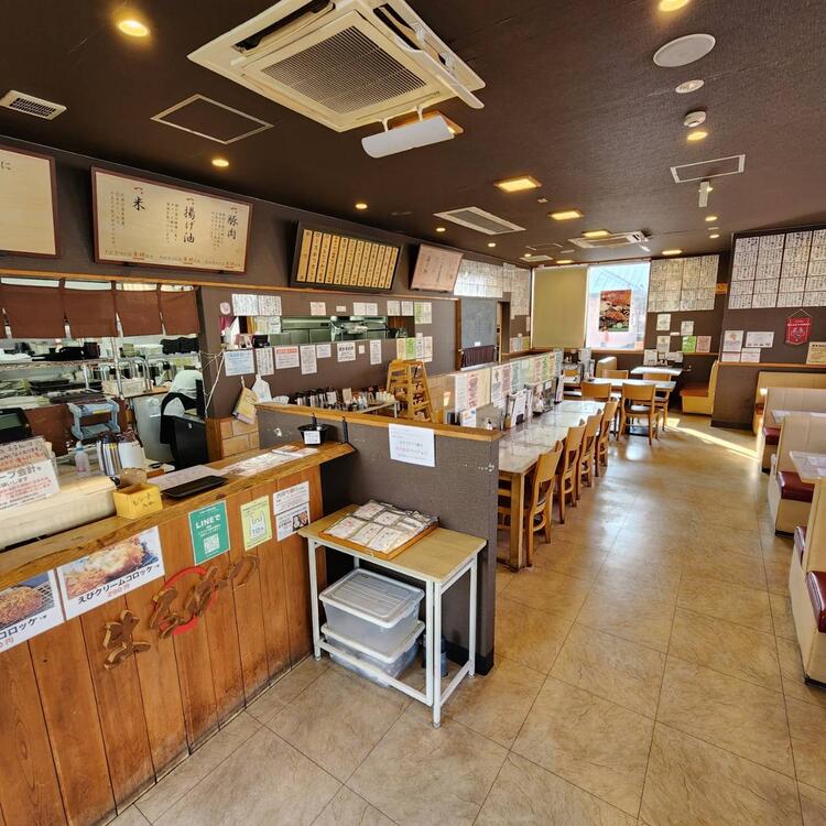 落ち着いた雰囲気のお店です◎