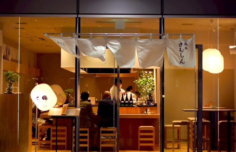 肩ひじ張らない、焼鳥の新業態。