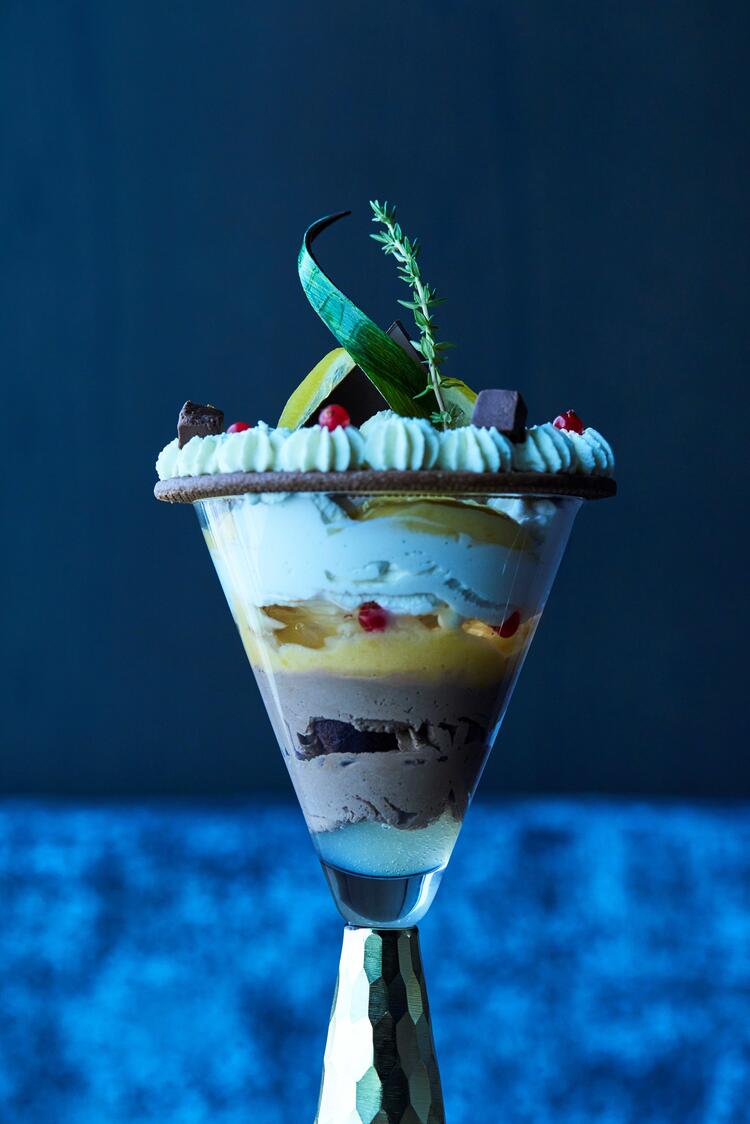 本格的なカクテルや料理の知識が学べます