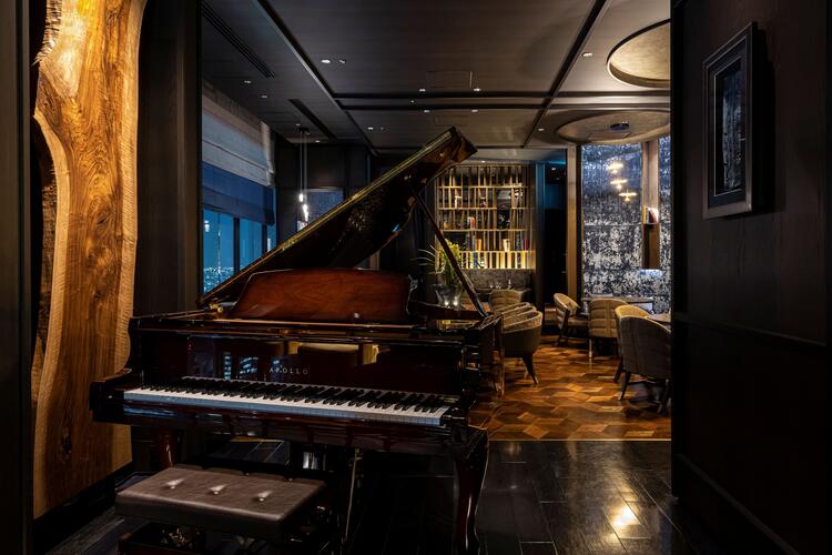 地上100ｍからの夜景とピアノの生演奏