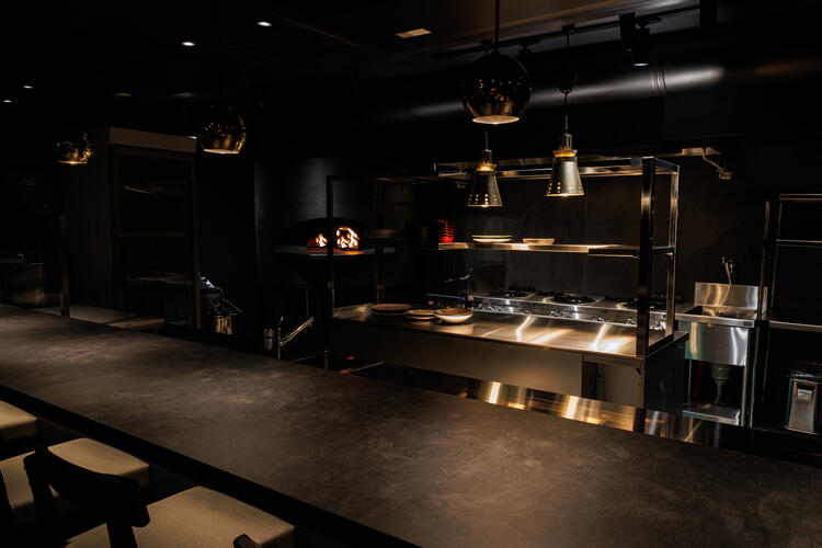 特別オーダーの薪かまで焼くピッツア