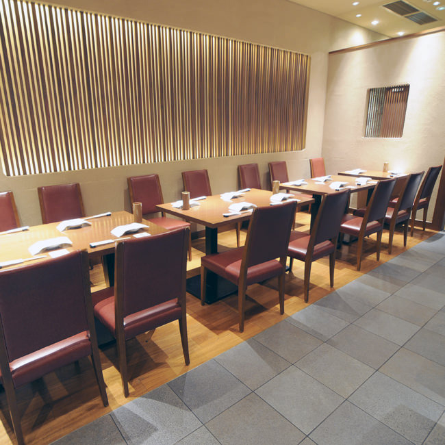 オシャレな雰囲気の串揚げ専門店！