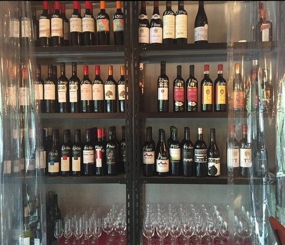 ワインの品揃えも豊富！※既存店画像