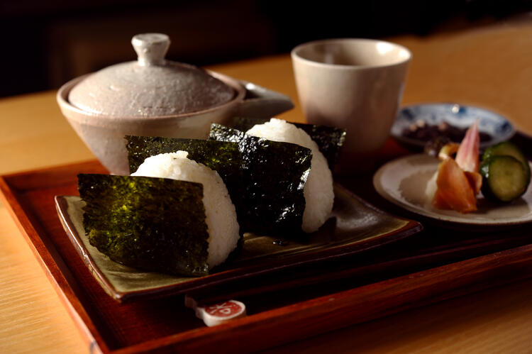 土鍋で炊いたご飯を定食などでご提供◎
