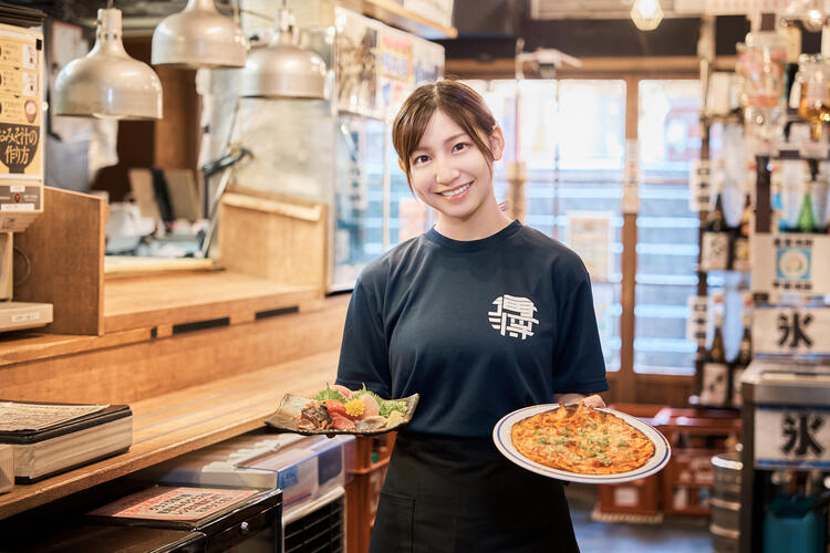 人気の桜海老ピザは社員の考案メニュー！