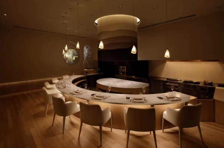 8席だけの、記憶に残る接客を