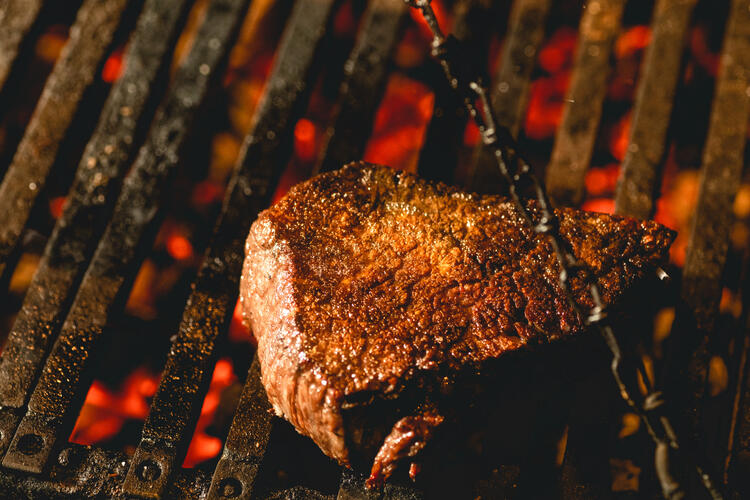 肉の火入れ一つにも注力して至極の一品を