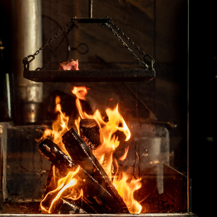 薪焼にて提供！臨場感を提供