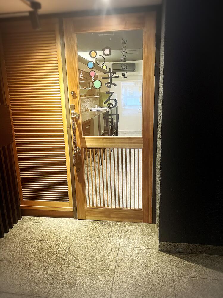 落ち着いた雰囲気のカウンター席が魅力。