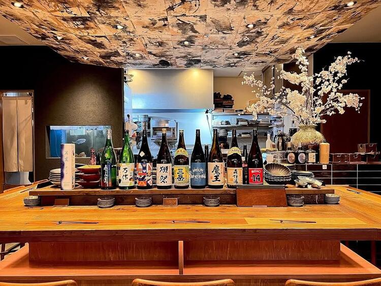 お客さんとの会話も弾むカウンター