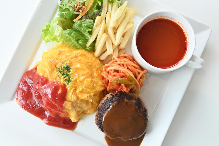 オムライスやハンバーグも人気