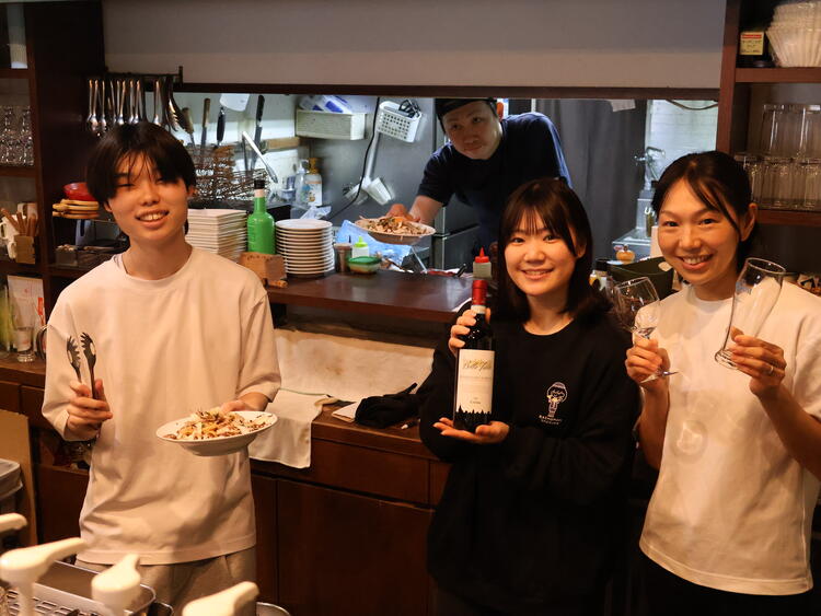 色々な世代のスッタフが活躍中♪