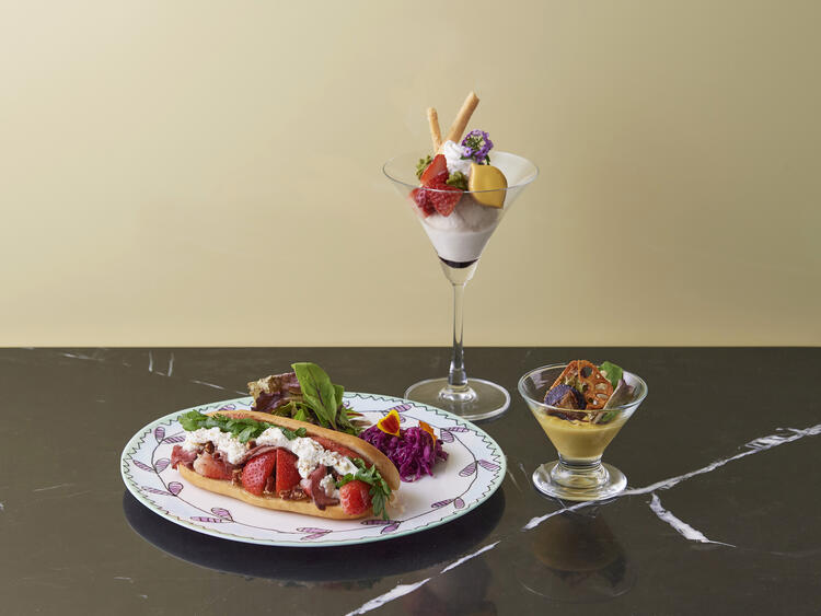 メニューは人気パティスリーが監修