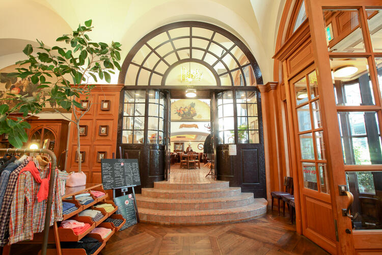 アパレルブランドが運営♪三井物産グループ