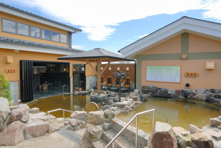 旬の食材を活かした季節限定メニューも提供