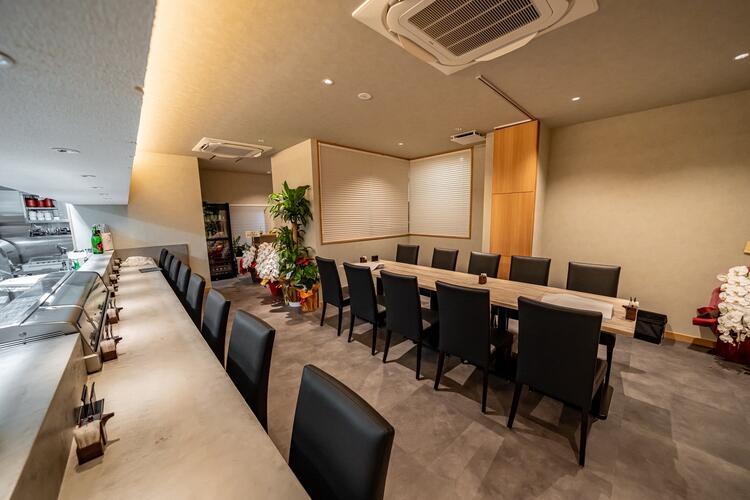 目の前で手仕事が見える席