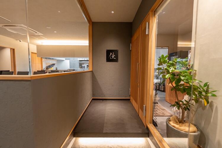 落ち着いた雰囲気の店内