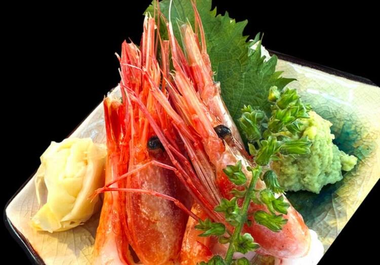 水槽に生きた伊勢海老が常時6尾はいます。