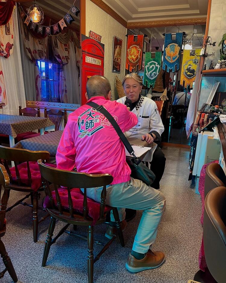 ラジオ取材を受けるオーナーです♪