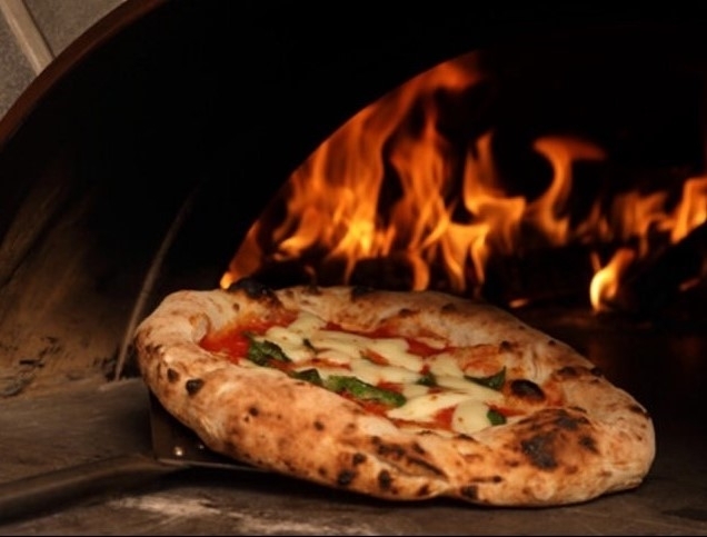 本格薪焼きピッツァが自慢◎