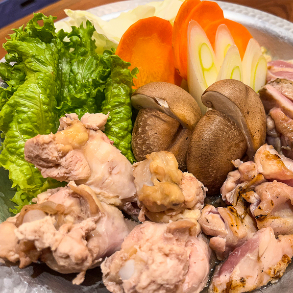 徳島県の銘柄鶏「彩鶏(いろどり)」使用◎