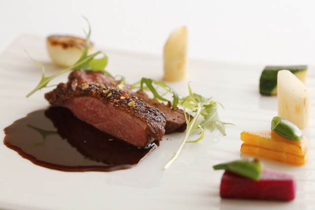 正統派フレンチの技術を、間近で学ぶ