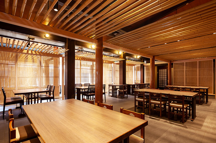 店内は明るくて落ち着いた雰囲気