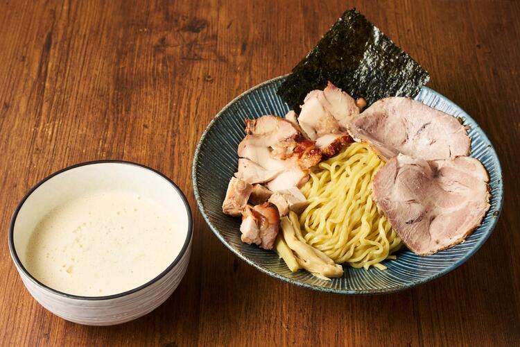 鶏白湯スープの「肉つけそば」も人気の商品