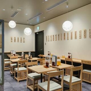 落ち着いた雰囲気の店内◎