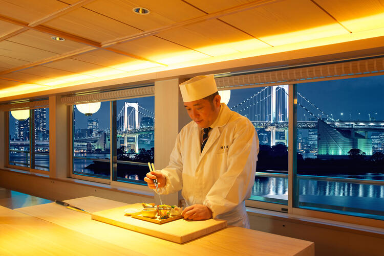 ”浮かぶ料亭”で働こう！