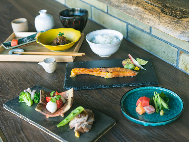 器はすべてスタッフの手づくり★