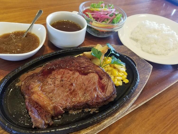 和洋折衷、様々なメニューを展開