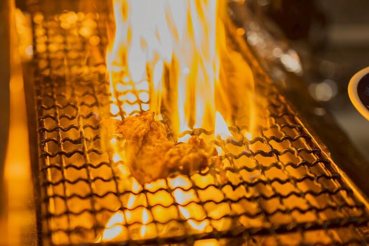 炭焼きのお肉も大人気です！