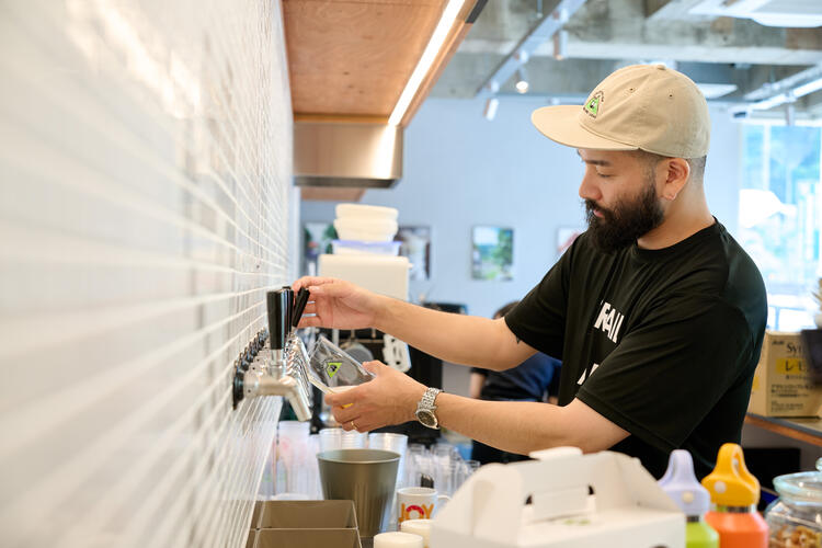 出来たてのクラフトビールを提供します！