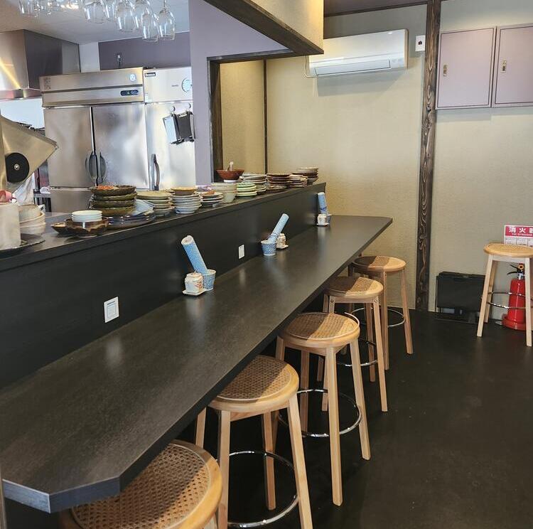 さまざまな魚に触れることができる職場