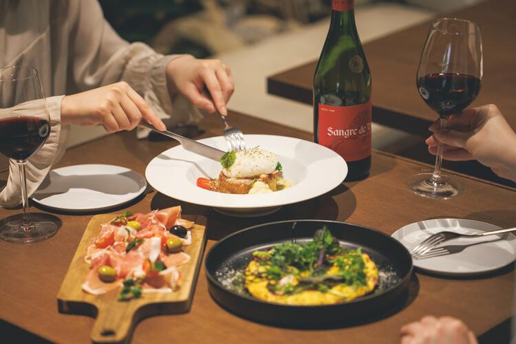 夜はビストロメニューの展開も。