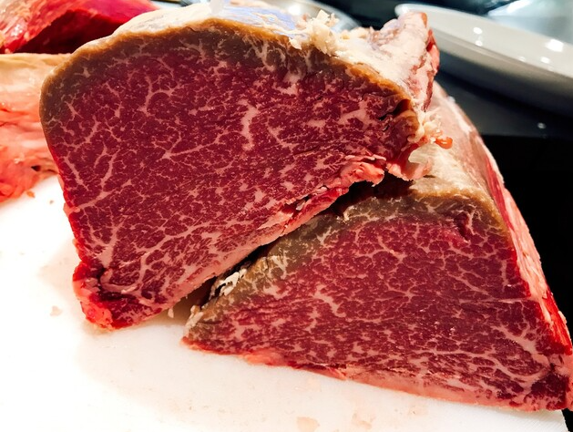 豪快な「かたまり肉」はインパクト抜群