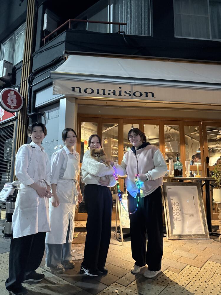 カジュアルな店内、楽しみながらプロの仕事