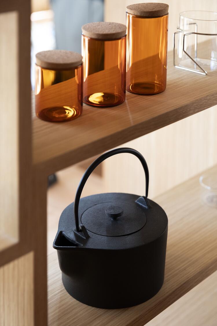 暮らしの品々は日本各地から選んでいます。