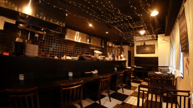 シックで落ち着いた店内