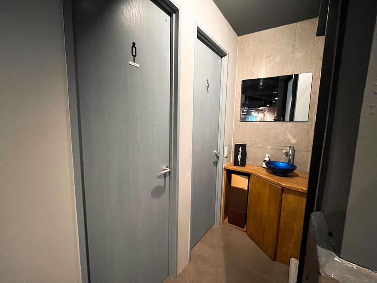 男女別のトイレ完備