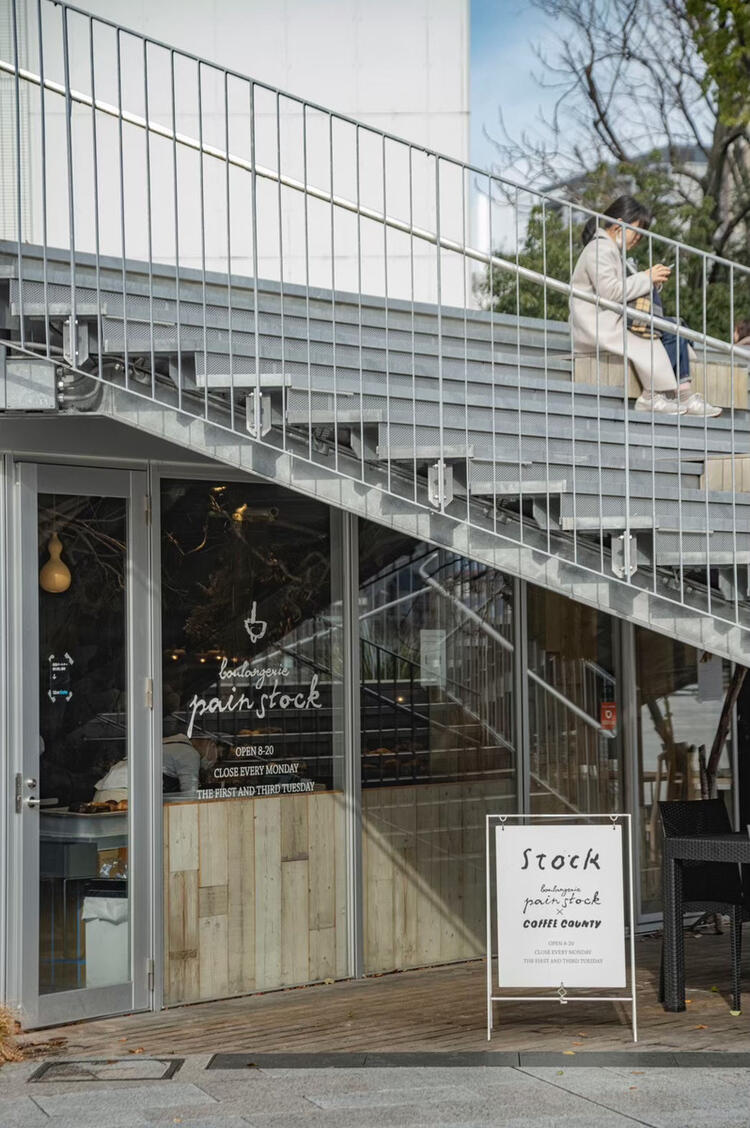 パンストック天神店。