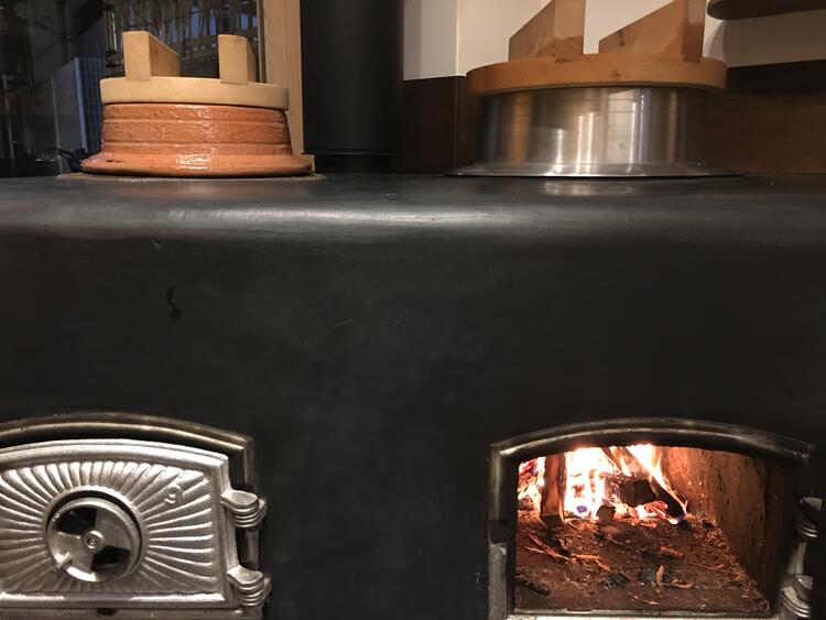 かまどで炊くシャリが自慢！