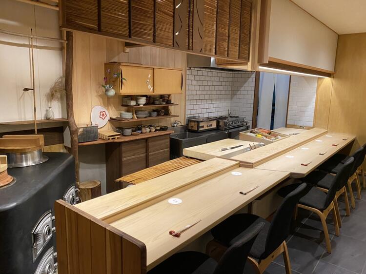 カウンター6席のみの隠れ家的なお店です◎