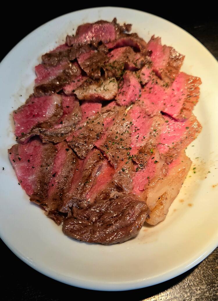 グリルにはA5常陸牛を使用しております。