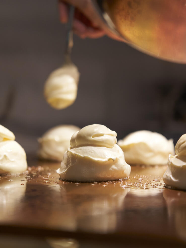 人気の〈ふわとろスフレパンケーキ〉