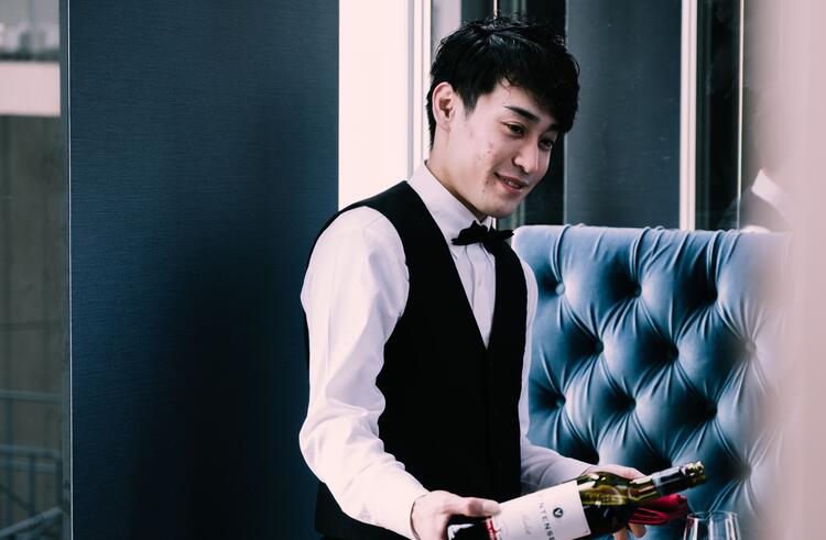 サービスマン募集・ワイン取り扱いも豊富