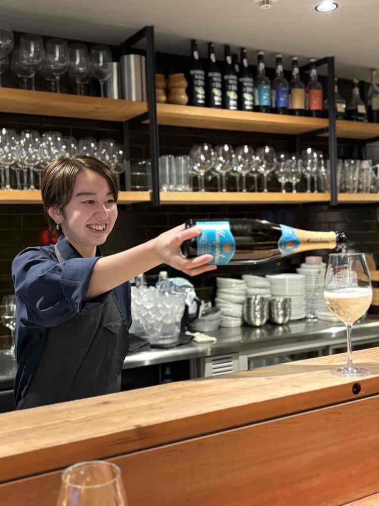 若手ソムリエールも活躍中！！