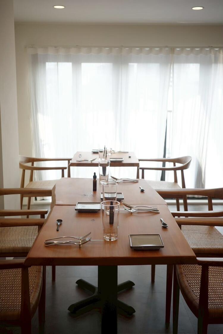 隠れ家のような10席限定のプライベート感