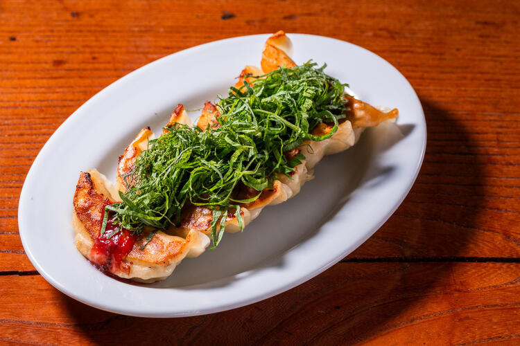 看板メニューは〈自家製・焼き餃子〉★